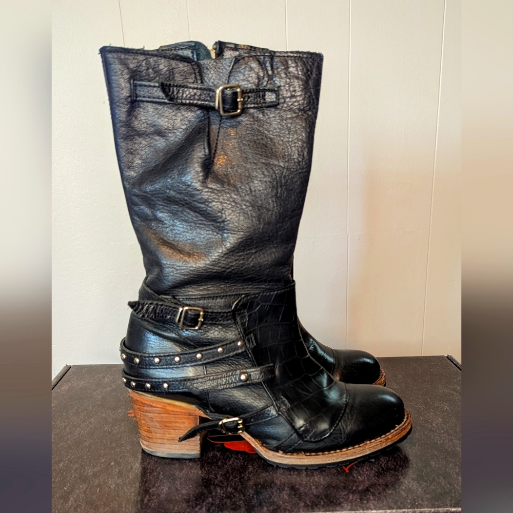 Clayton Black leather Boots